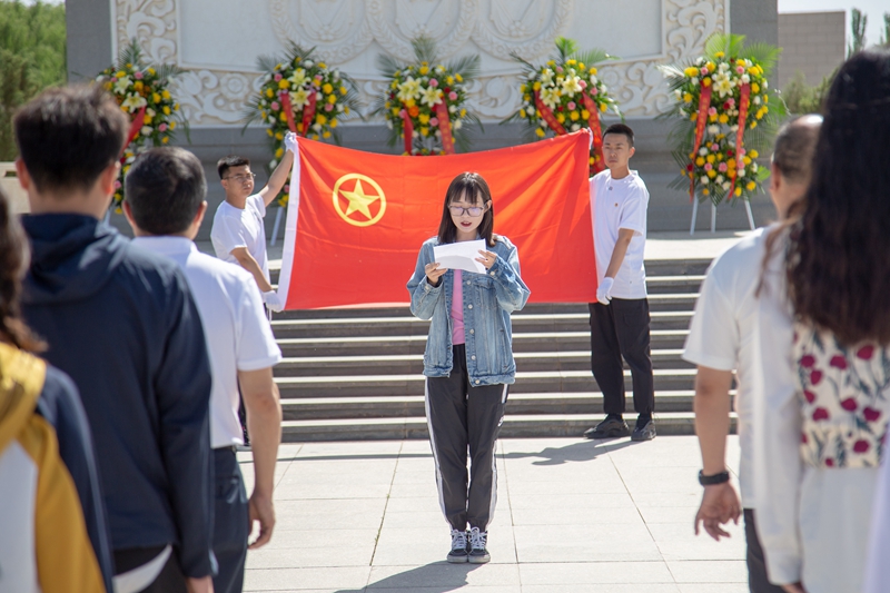 团旗下的演讲.jpg