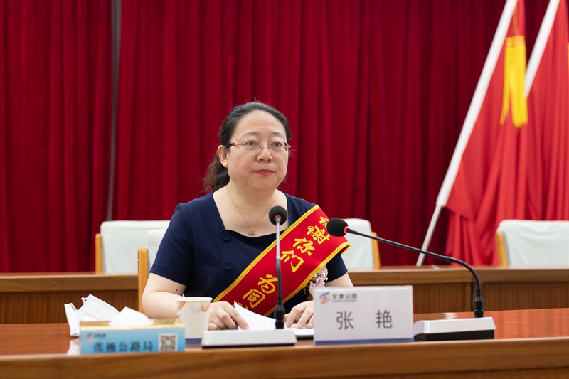张艳同志在分享战疫故事宣讲战疫精神.jpg