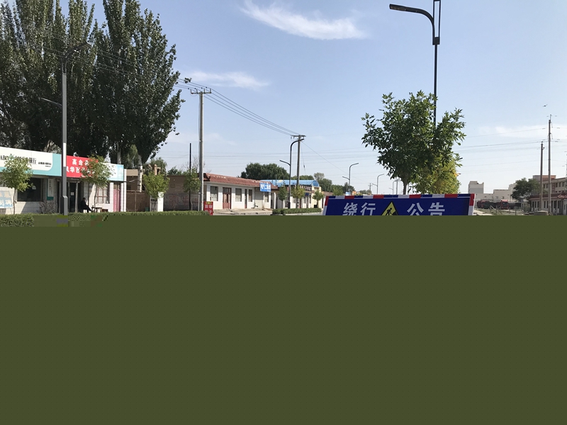 摆放绕行提示牌（葛佩汶摄）.JPG