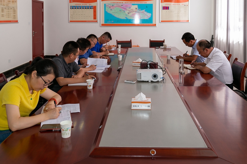 召开座谈会.jpg