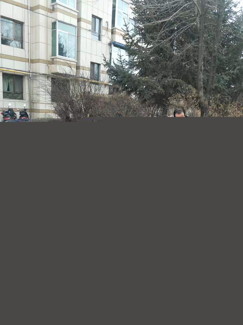党员深入社区配合开展防控工作.jpg