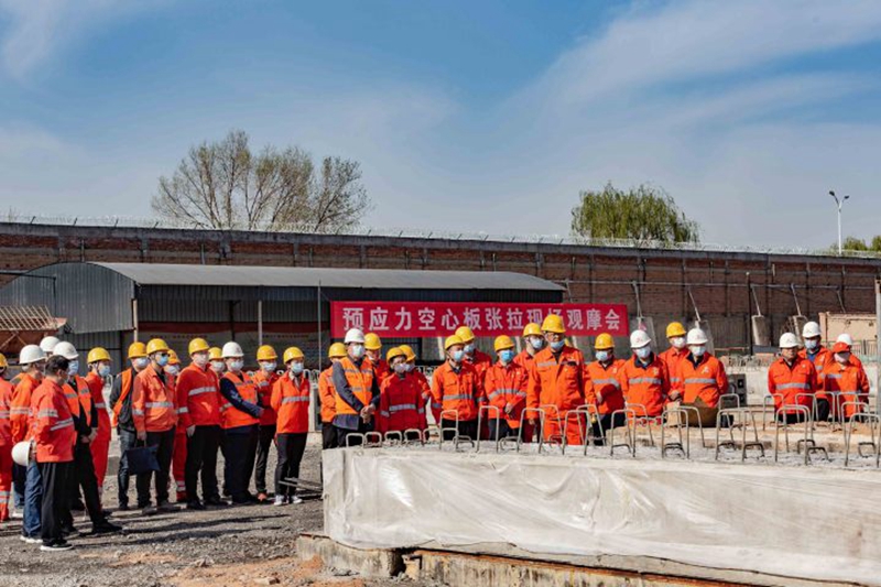2.专业技术人员现场讲解工艺流程.jpg