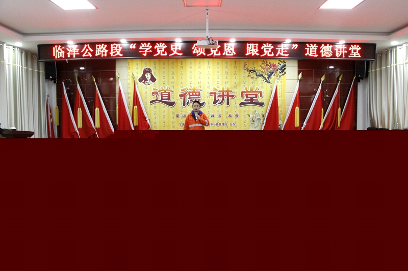 职工独唱红色经典歌曲（赵亮摄）.JPG