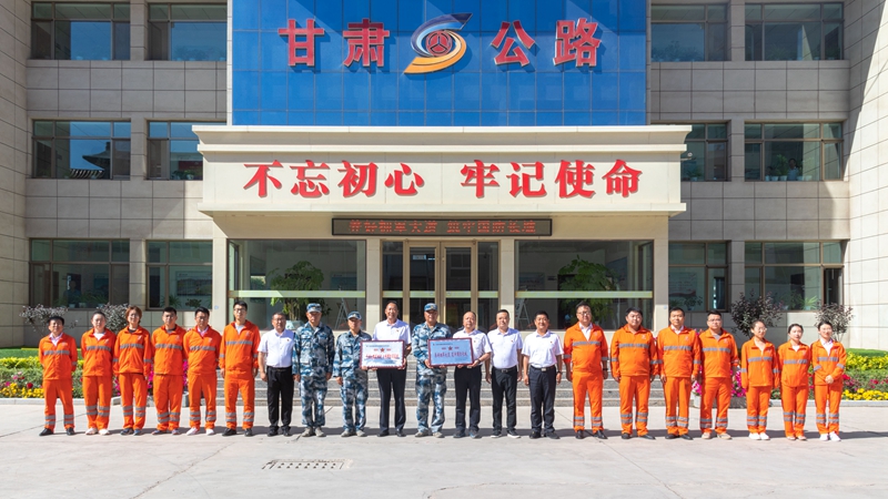 集体合影.jpg