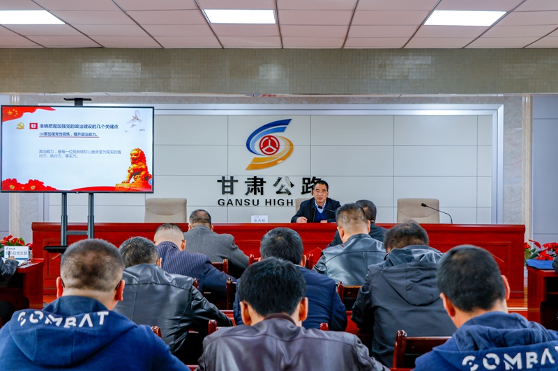 纪委书记俞天枝为党支部工作联系点党员讲党课.jpg