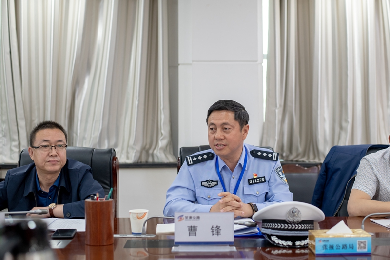 9张掖市公安局交警支队政委曹锋点评本次演练.jpg