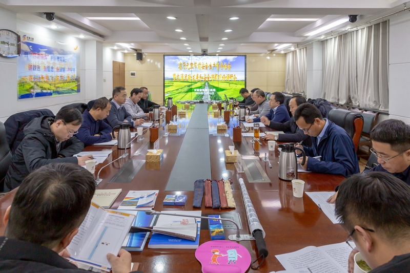 5召开座谈交流会 张啸天.jpg