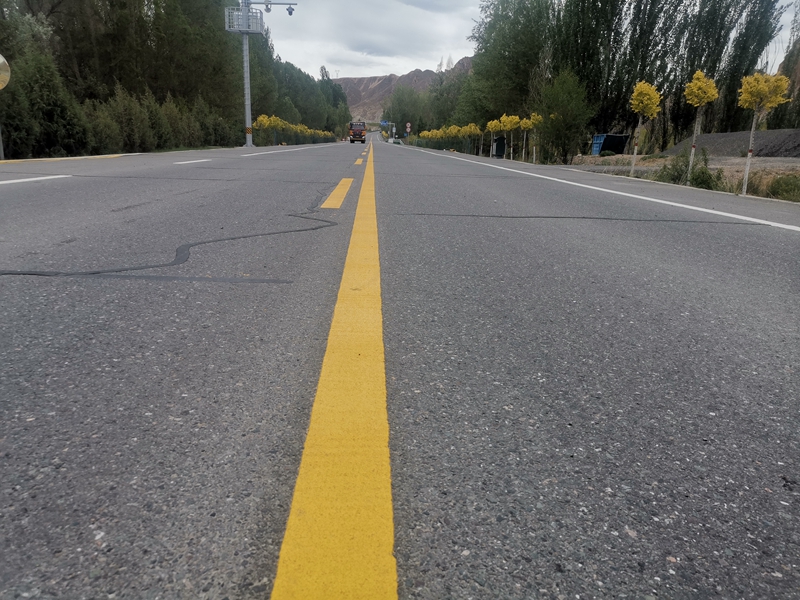 2.补划后的路面标线 马健摄.jpg
