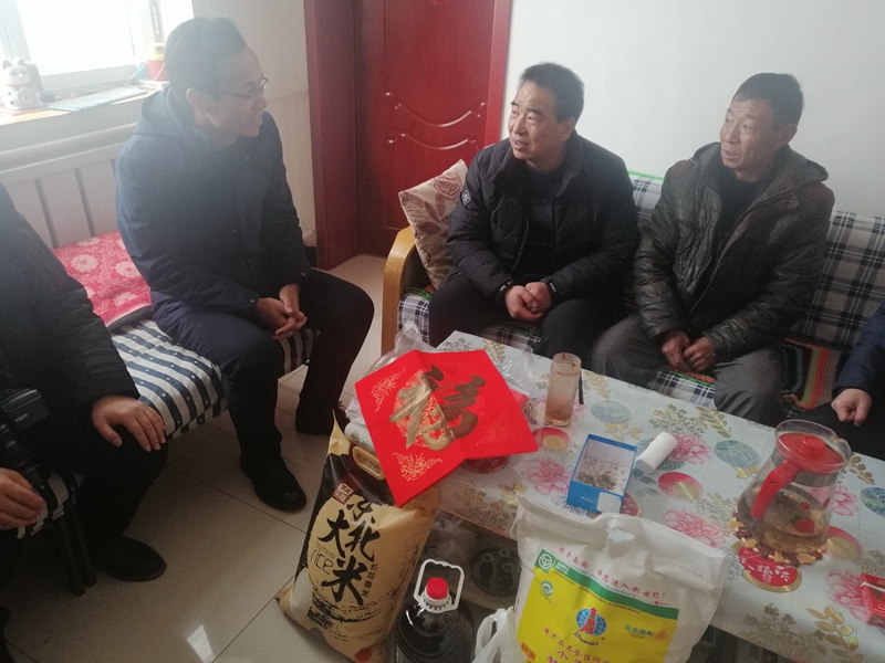 纪委书记俞天枝慰问帮扶对象.jpg