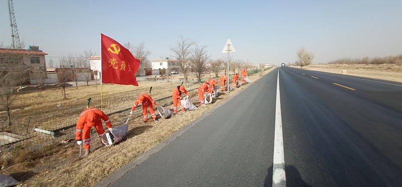 路域环境整治（  薛文仲 摄）.jpg