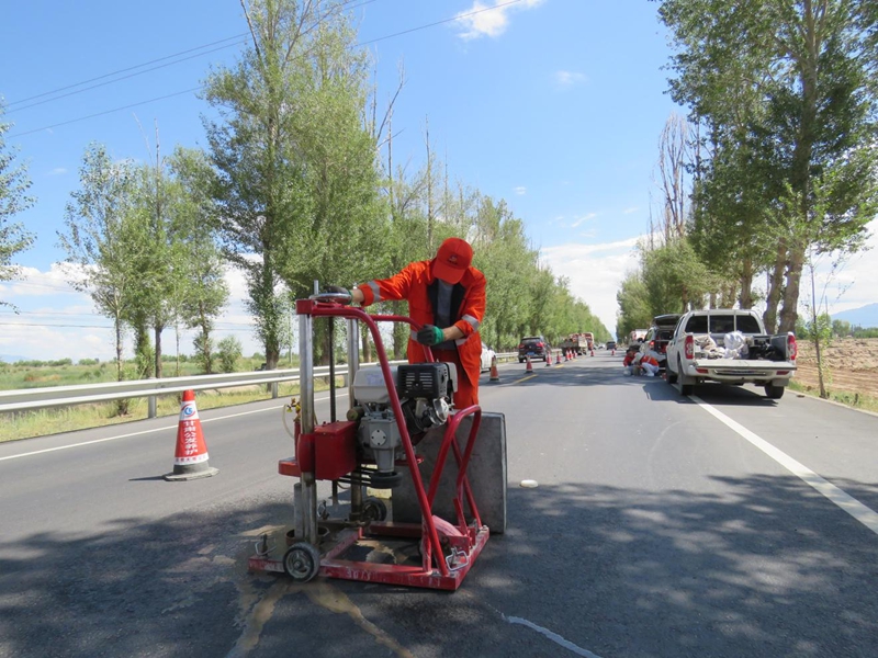 路面钻芯取样.jpg