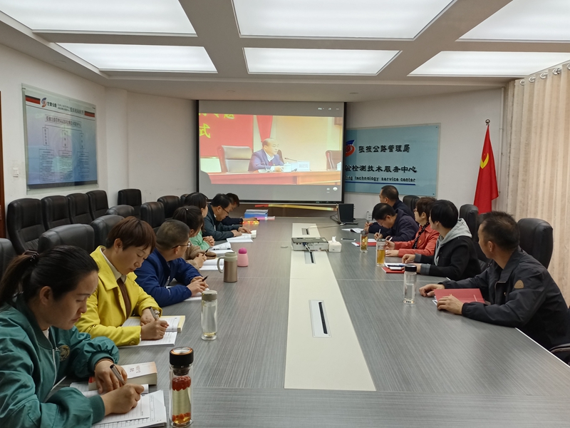 2.参加党史学习教育读书班.jpg