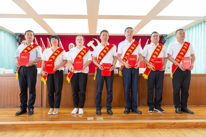 表彰“优秀党务工作者”.jpg