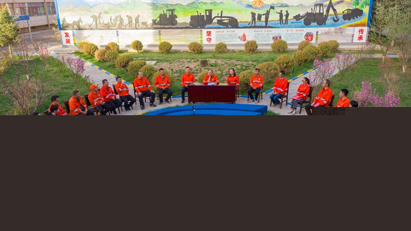 开展户外党课（钟晓亮 摄）.jpg
