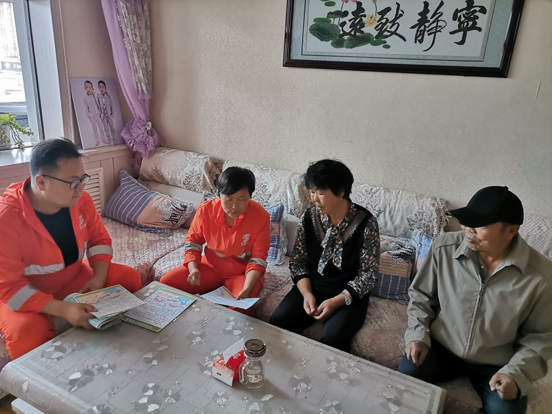 宋家墩站长王仙龙家属-蒋芳摄.jpg