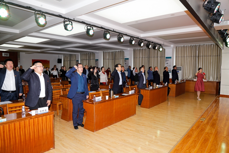全体党员重温入党誓词.jpg