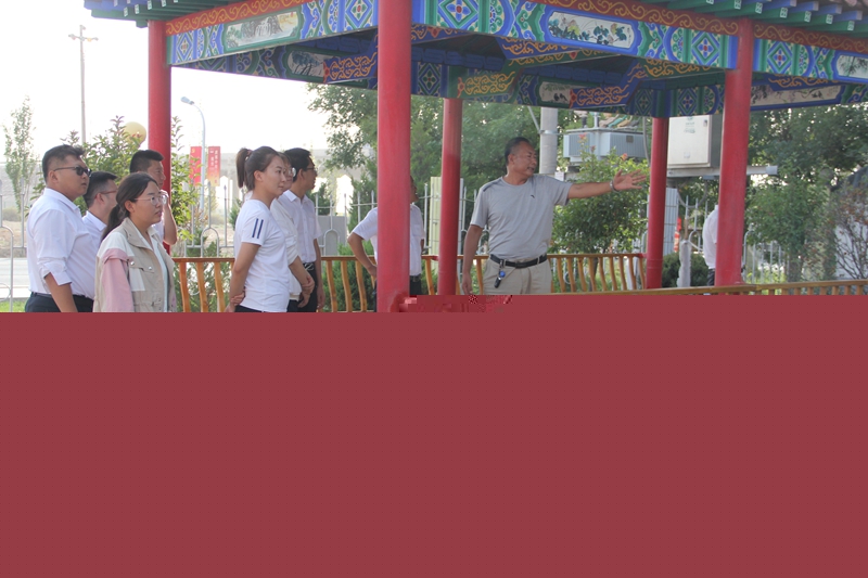 4参观小寨子养管站.JPG