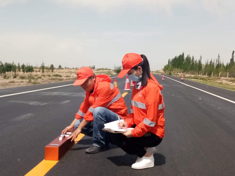 标线逆反射亮度系数检测.jpg