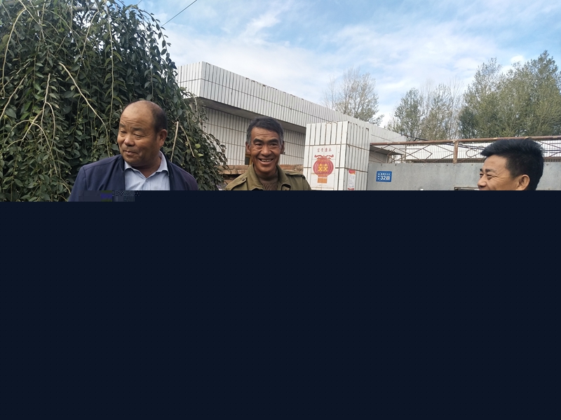 向帮扶户送上节日祝福.jpg